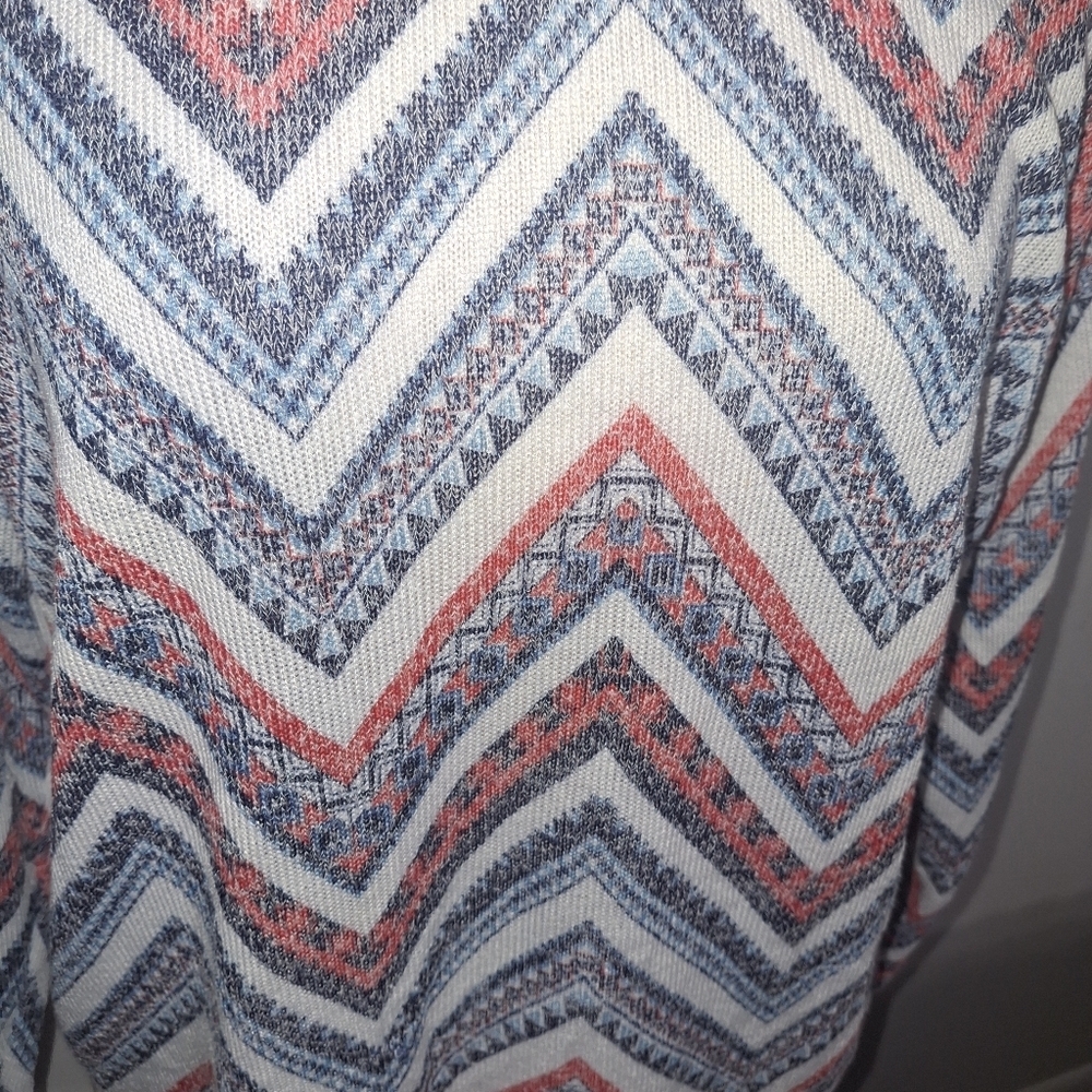 Chevron Patterned Top- W Sz Large - Picture 3 of 7